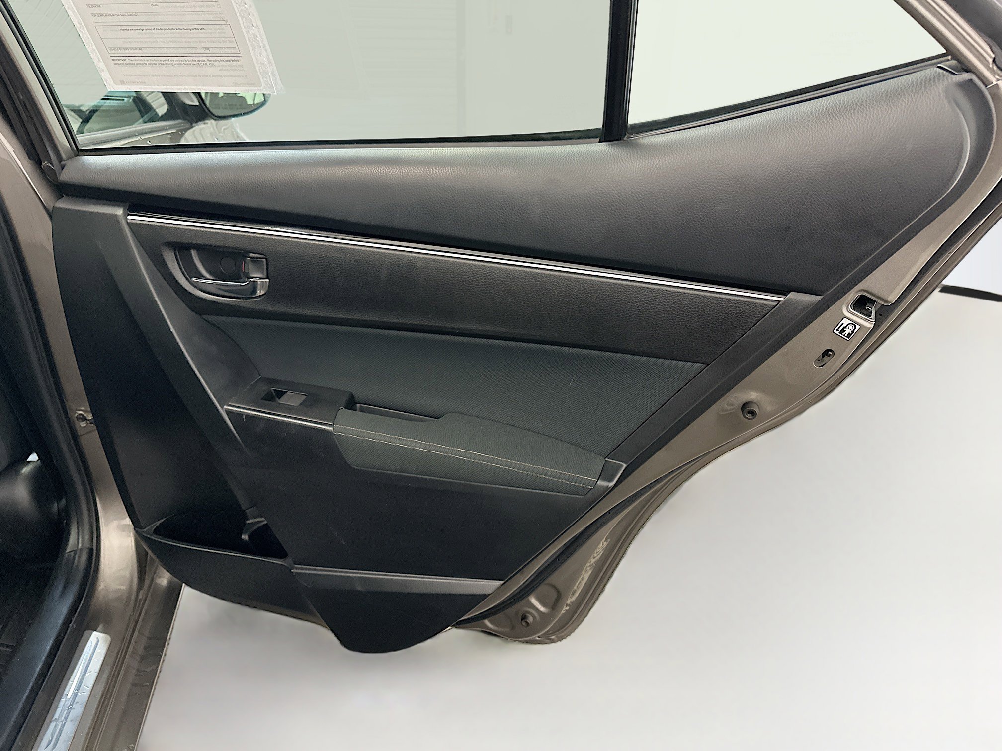 Used 2018 Toyota Corolla LE w/ Body Protection Package FWD image 30