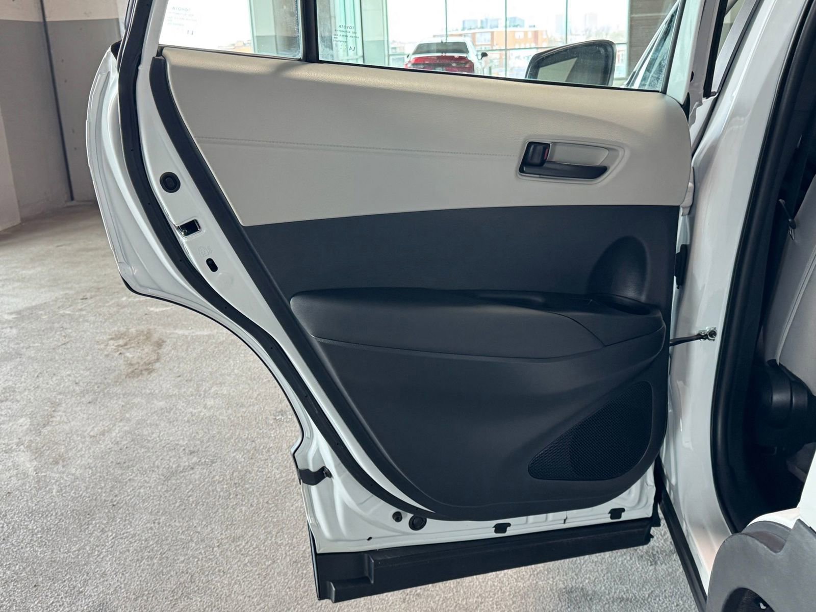 Used 2023 Toyota Corolla Cross L image 32