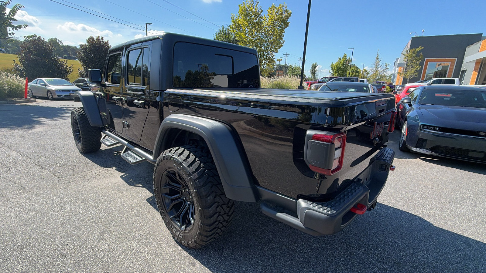 Used 2024 Jeep Gladiator Rubicon w/ Technology Group AWD/4WD image 10