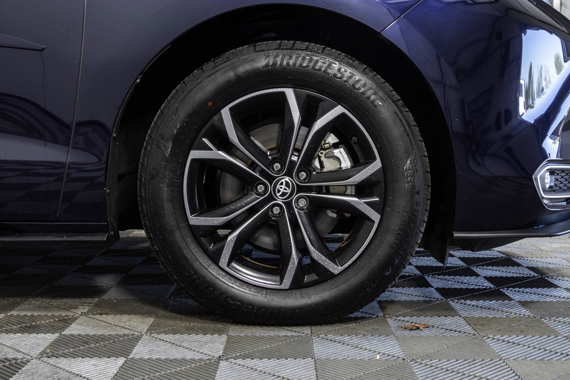 Used 2025 Toyota Sienna Platinum AWD/4WD image 45