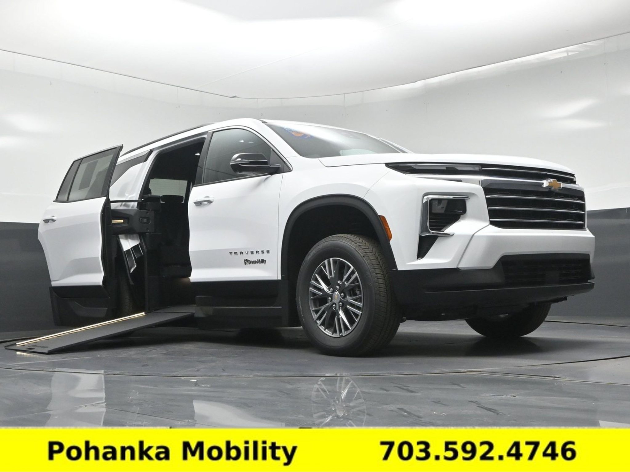 Used 2026 Chevrolet Traverse LT w/ Driver Confidence Package FWD image 18