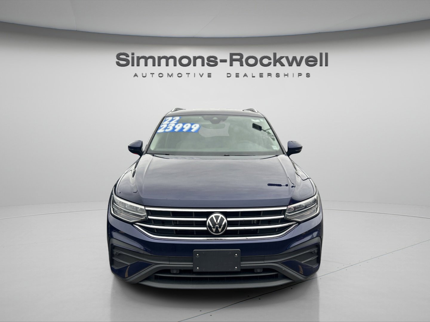 Used 2022 Volkswagen Tiguan SE AWD/4WD image 2