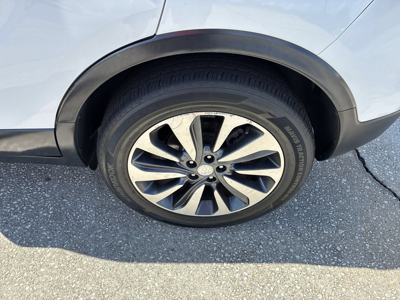 Certified 2019 Buick Encore Essence FWD image 30
