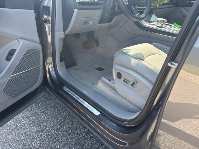 Used 2023 Audi Q7 3.0T Prestige w/ Prestige Package AWD/4WD image 2