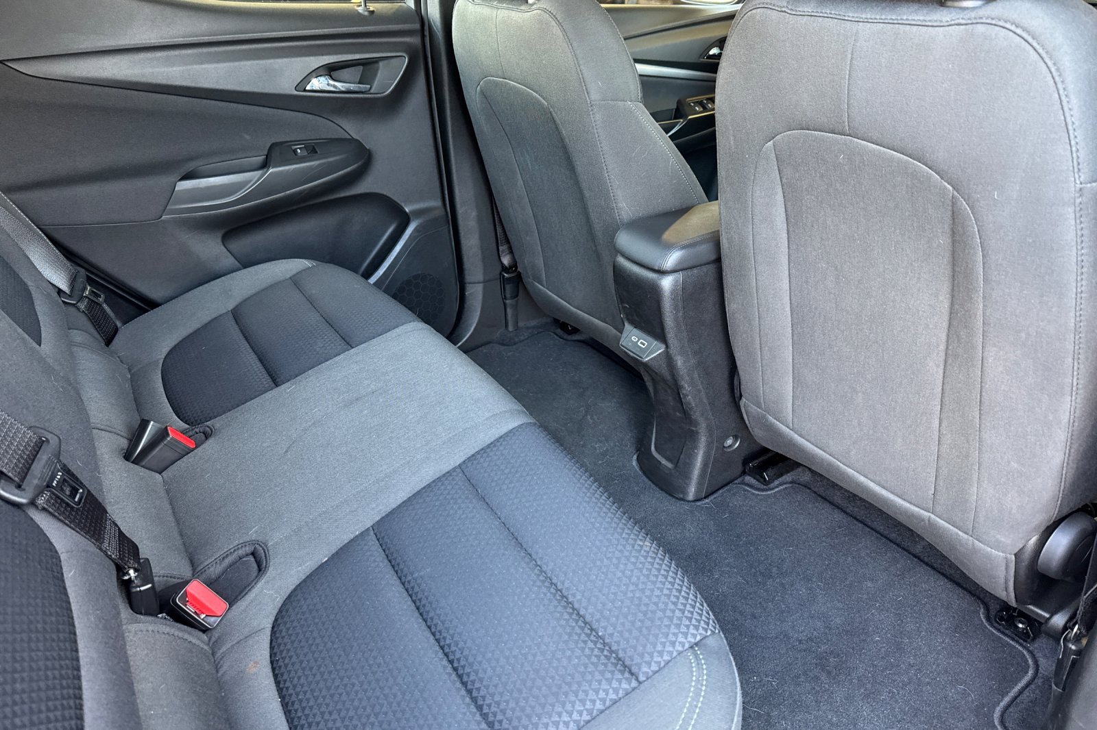 Used 2023 Chevrolet Bolt EUV LT w/ Comfort Package image 16