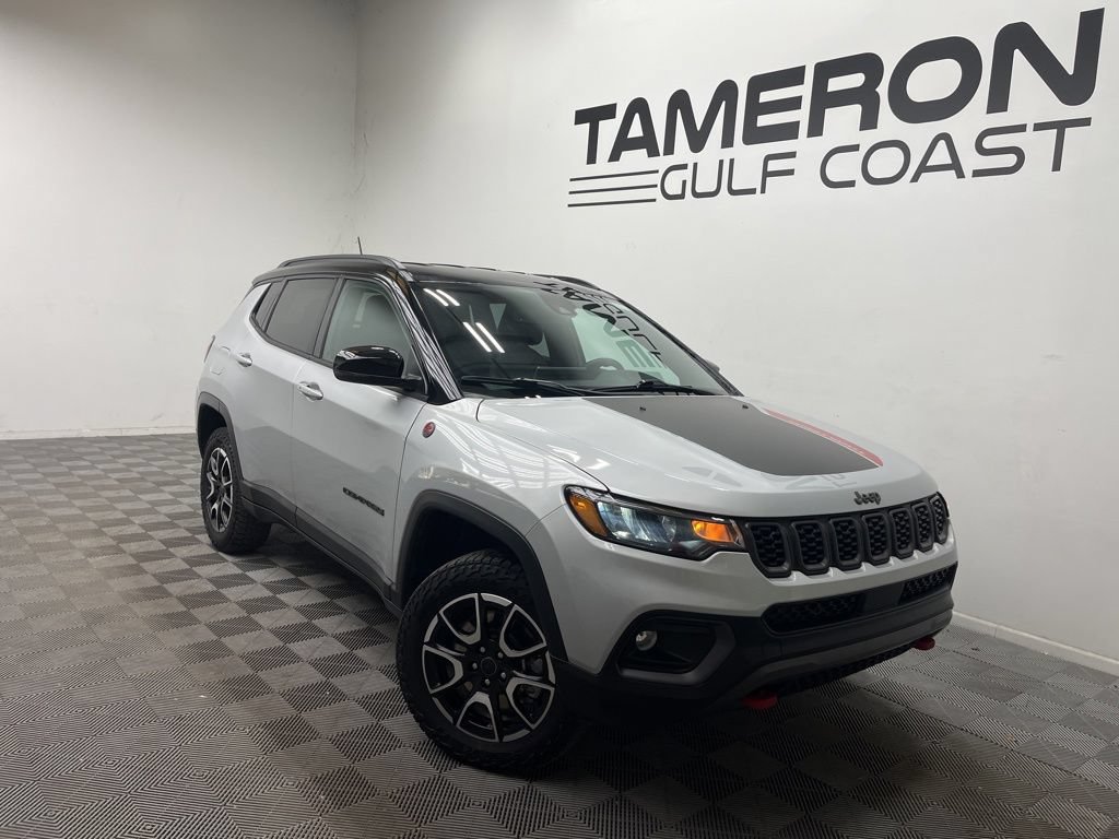 Used 2025 Jeep Compass Trailhawk AWD/4WD image 1