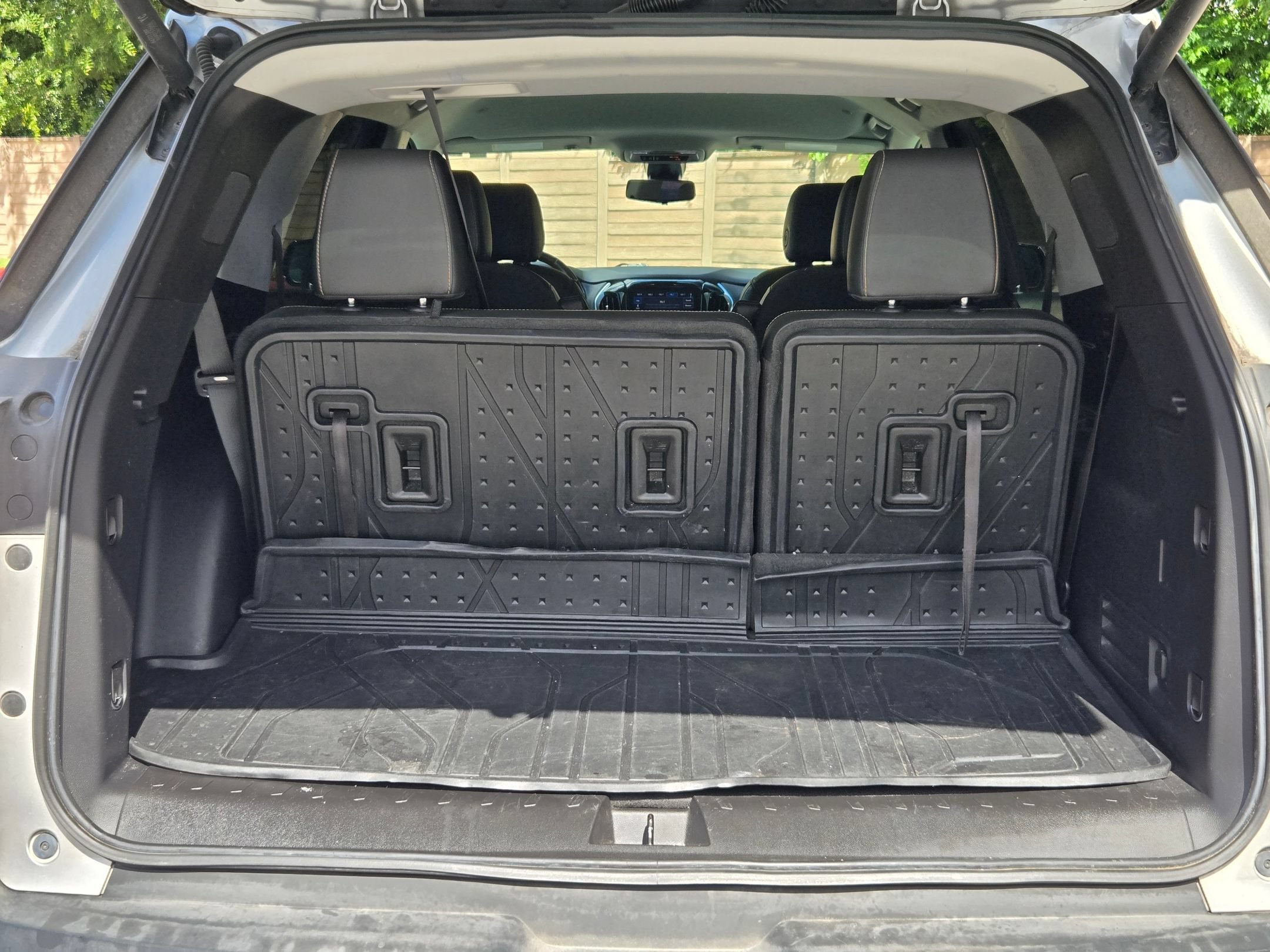 Used 2020 Chevrolet Traverse RS FWD image 21