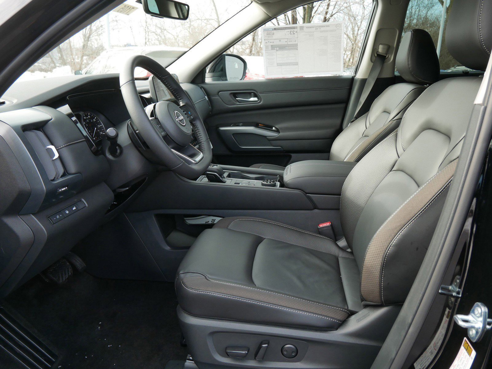 New 2025 Nissan Pathfinder SL image 5