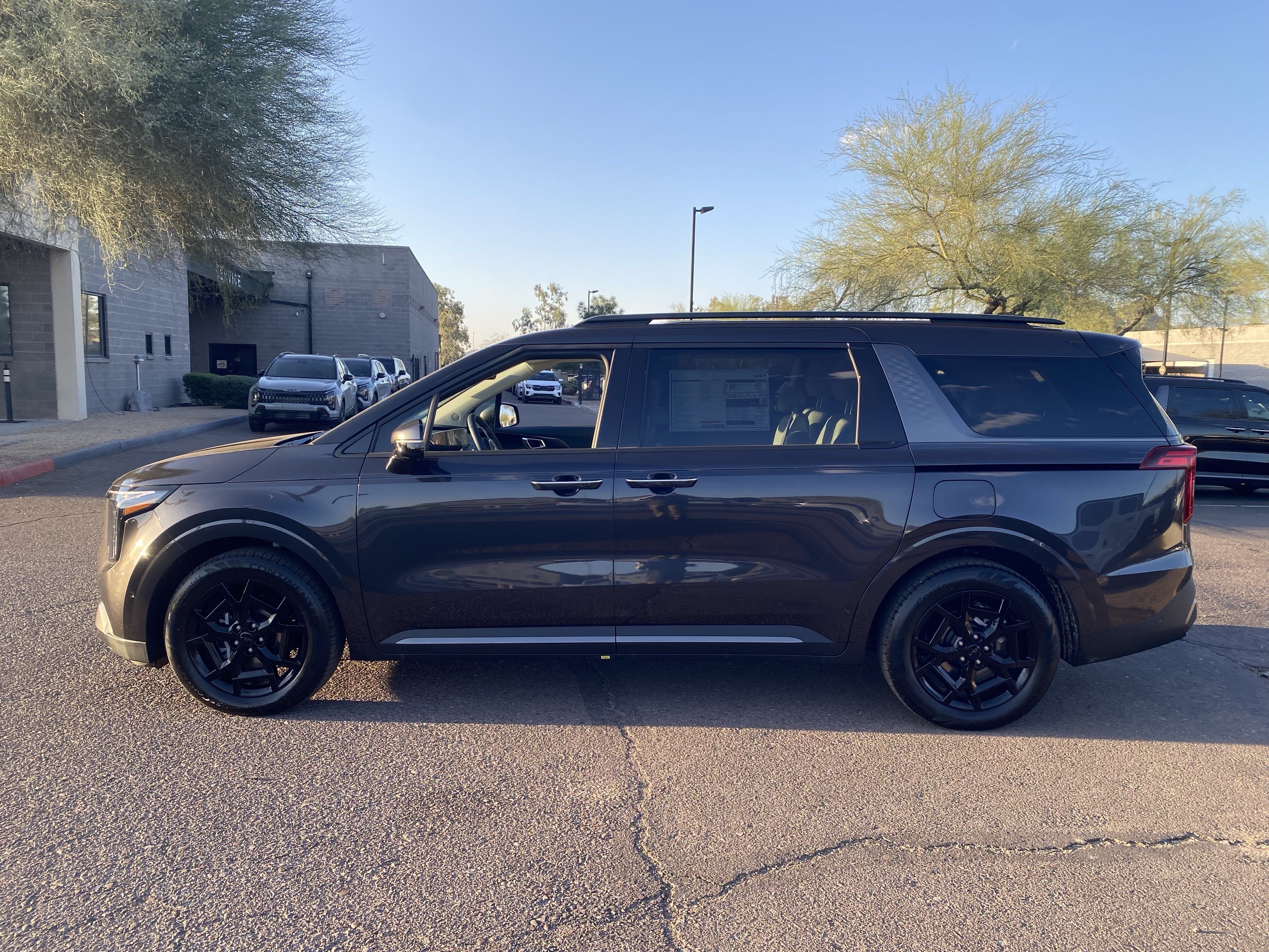 New 2026 Kia Carnival SX w/ SX Dark Edition Package FWD image 5