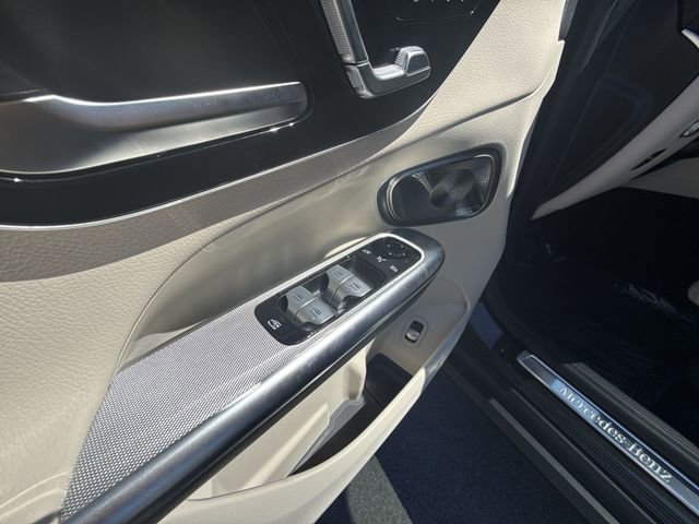 Used 2025 Mercedes-Benz GLC 300 image 13