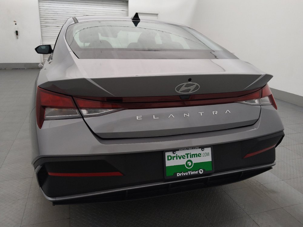 Used 2025 Hyundai Elantra SE FWD image 6