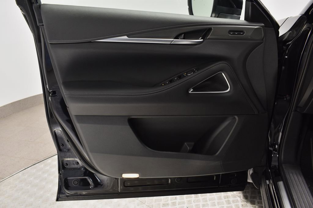 New 2026 INFINITI QX60 Luxe w/ Family Package image 9