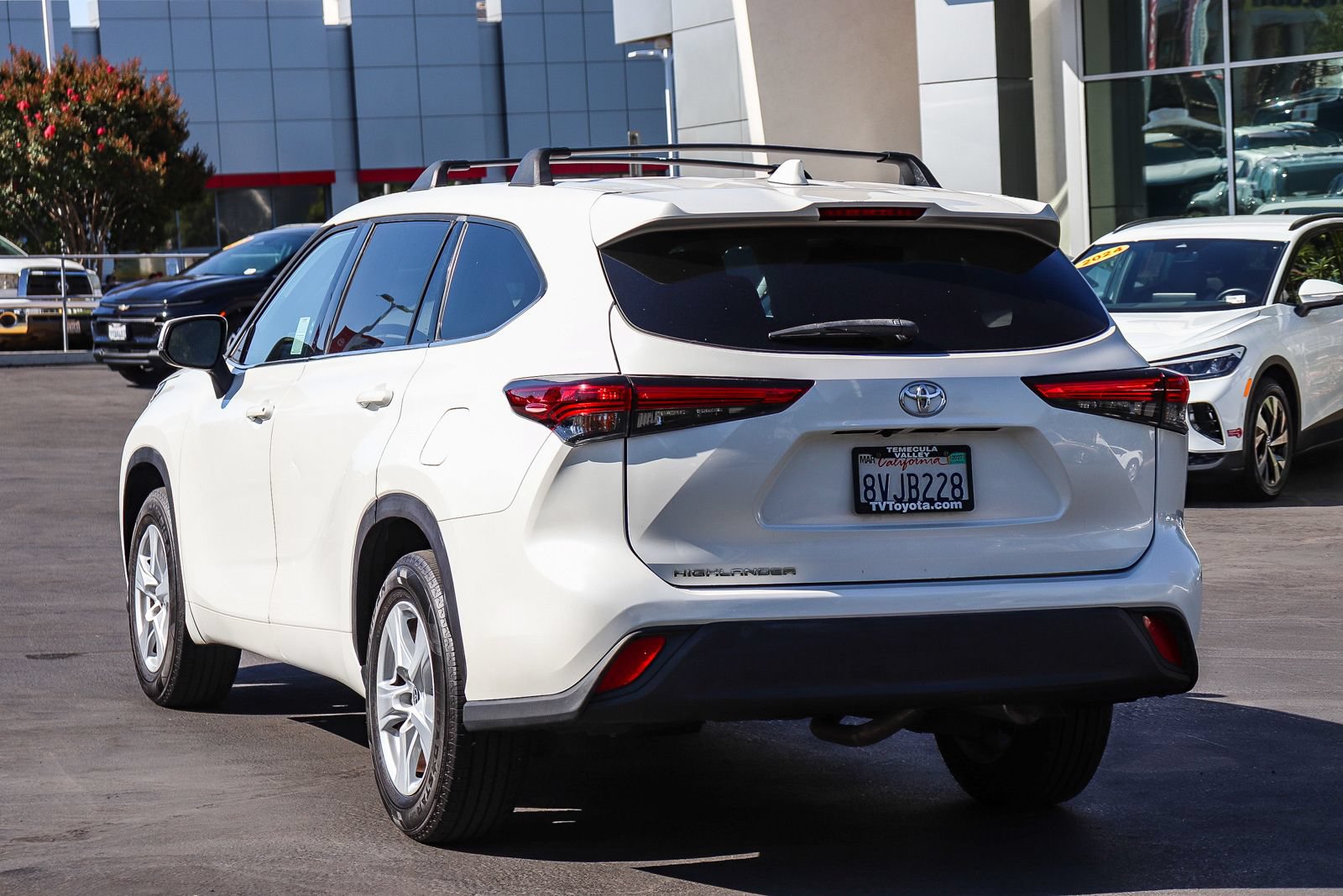 Used 2021 Toyota Highlander L FWD image 5