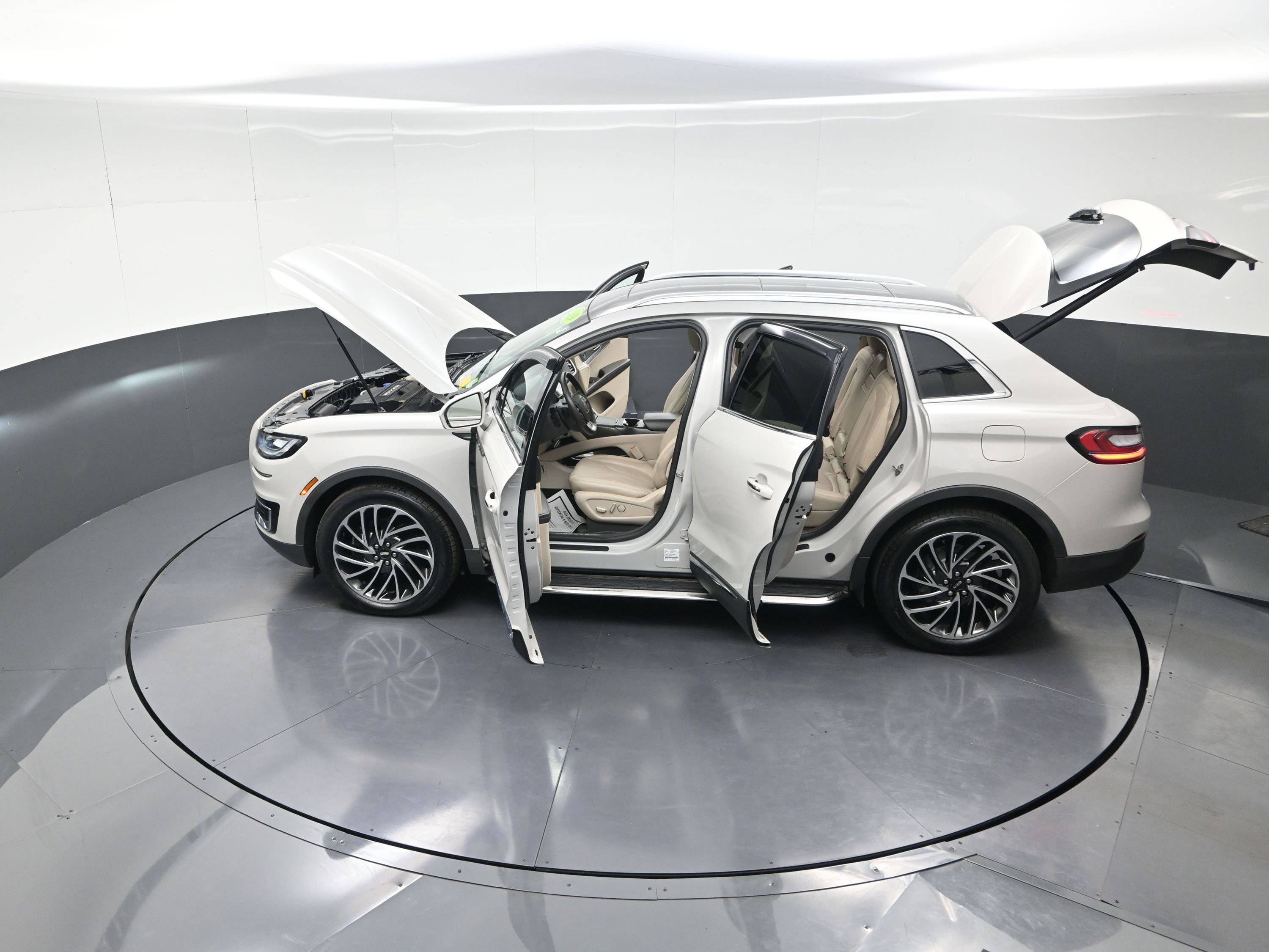 Used 2019 Lincoln Nautilus Reserve w/ Driver Assistance Package image 15