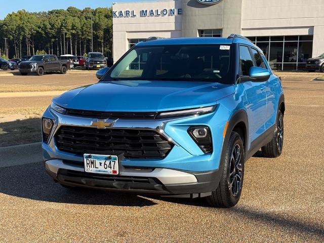 Used 2025 Chevrolet TrailBlazer LT AWD/4WD image 2