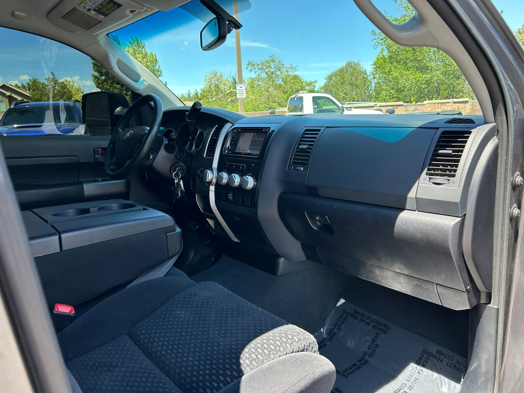 Used 2013 Toyota Tundra 4x4 CrewMax w/ Tow Pkg image 29