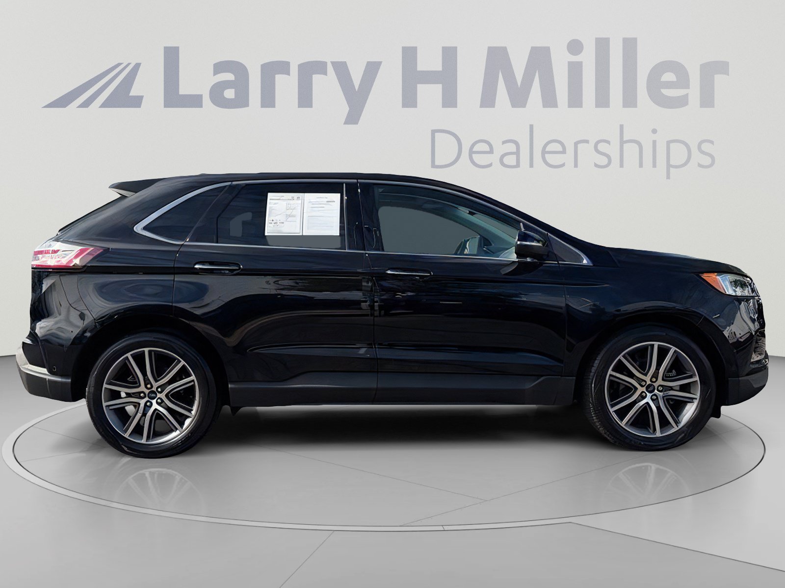 Used 2019 Ford Edge Titanium w/ Equipment Group 301A FWD image 8