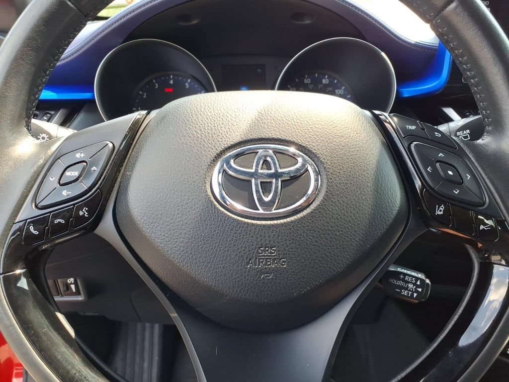 Used 2020 Toyota C-HR XLE FWD image 5