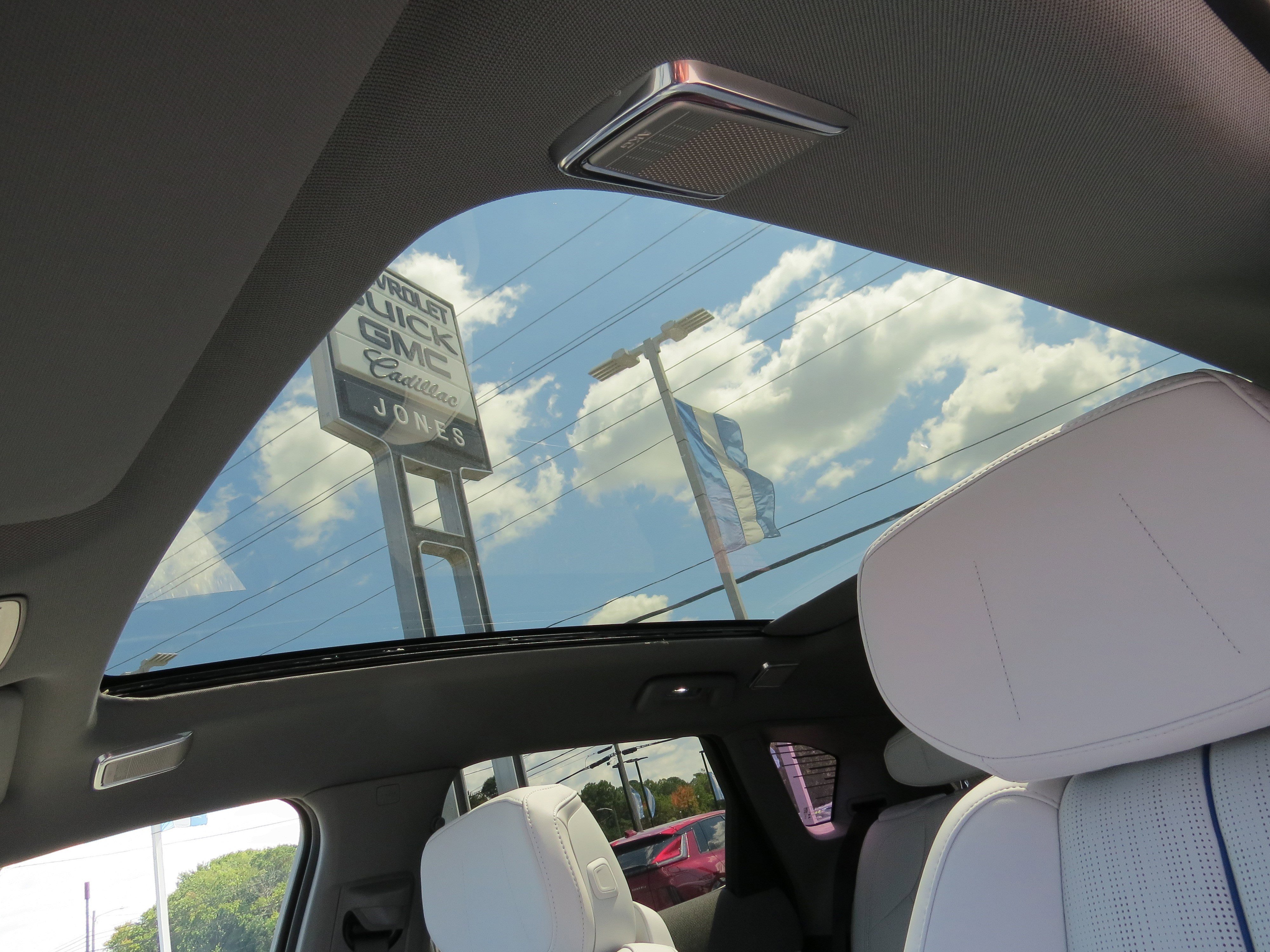 New 2025 Cadillac Optiq Sport 2 w/ LPO, Floor Liner Package image 18