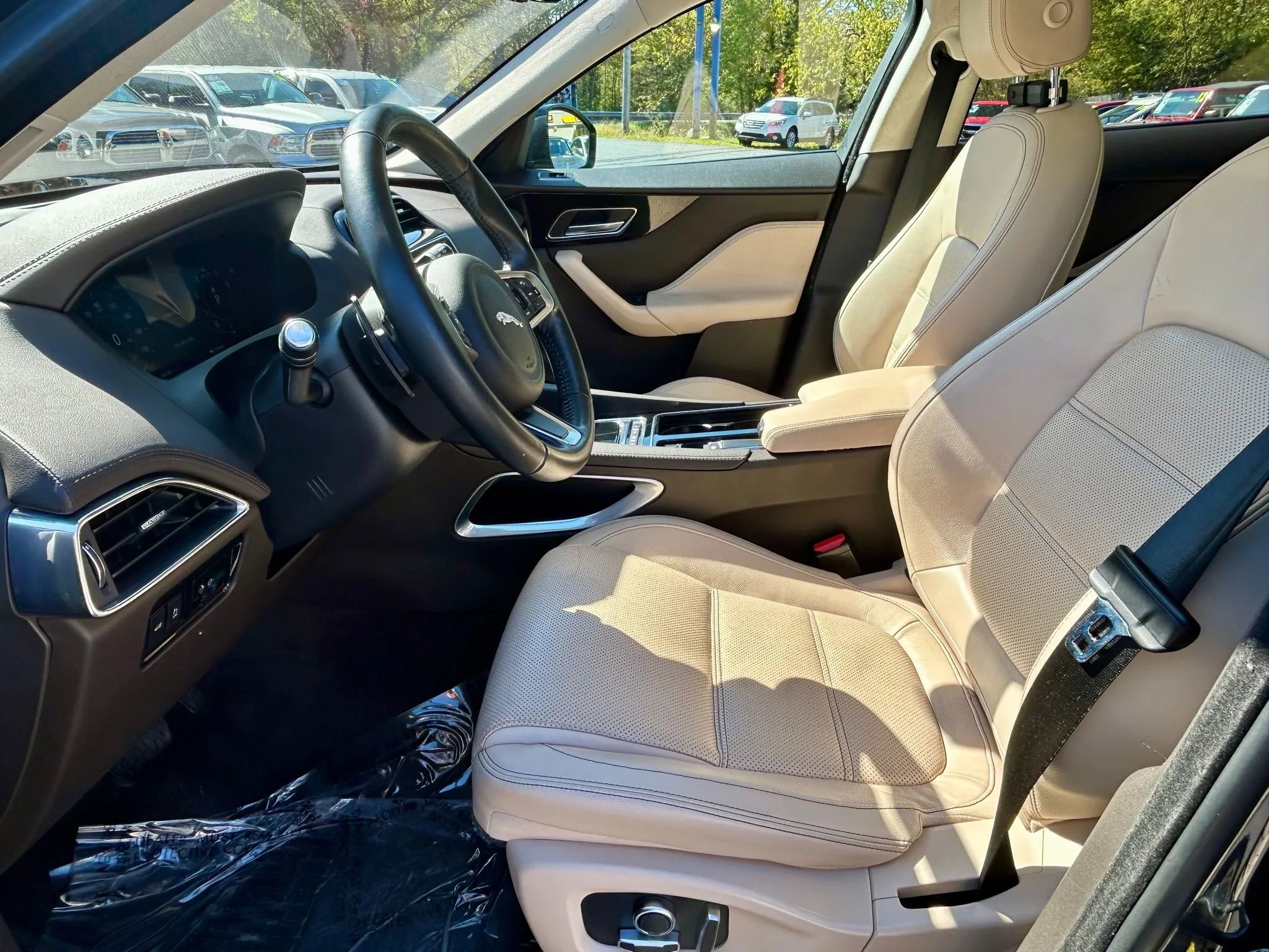 Used 2020 Jaguar F-PACE Prestige image 11