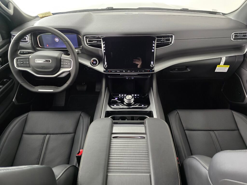 New 2025 Jeep Wagoneer L Series II w/ HD Trailer Tow Package w/25F image 17