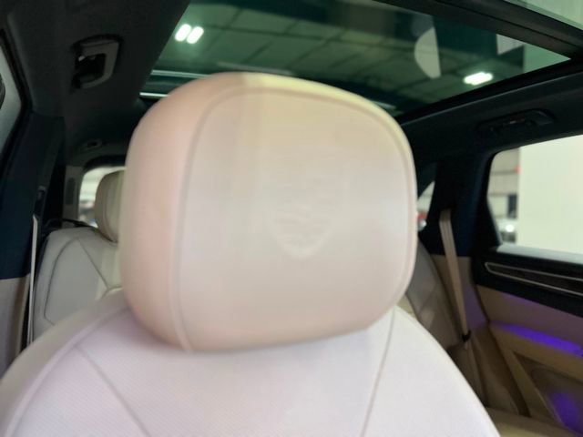 Used 2023 Porsche Cayenne Platinum Edition image 31