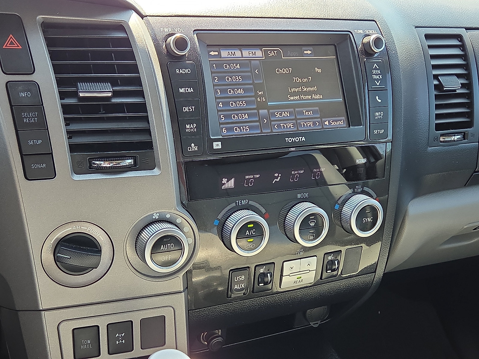 Used 2013 Toyota Sequoia Limited AWD/4WD image 18