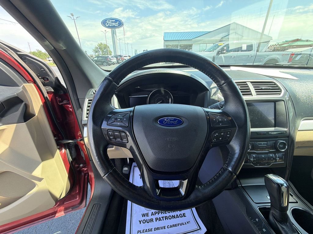 Used 2017 Ford Explorer XLT w/ Equipment Group 202A AWD/4WD image 20