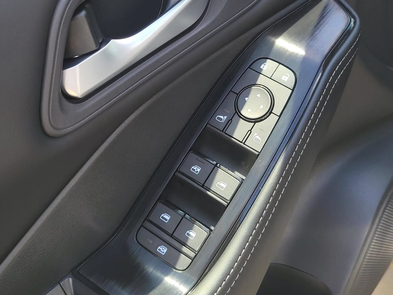 Used 2026 Nissan Rogue SV FWD image 17