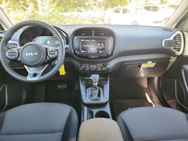 Used 2025 Kia Soul LX image 10