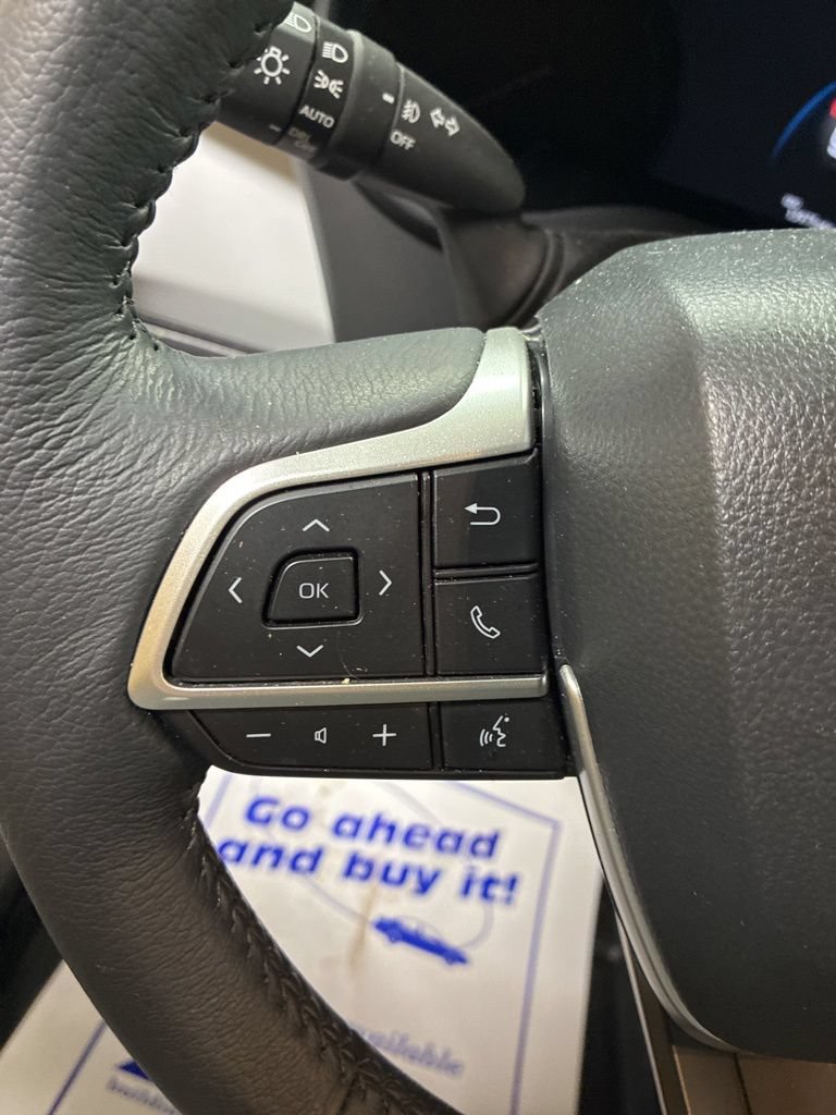 Used 2025 Toyota Sienna XLE AWD/4WD image 16