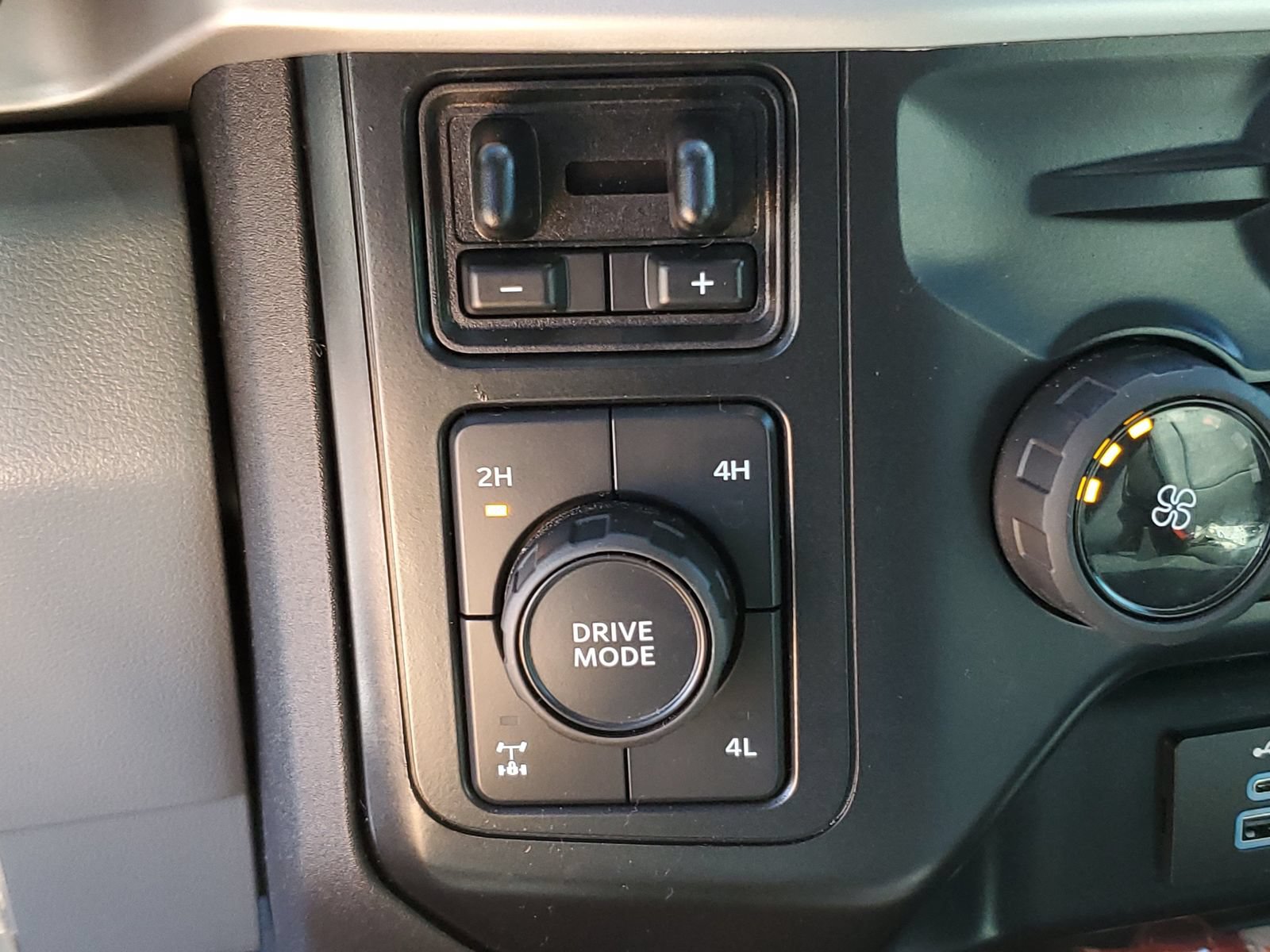 Used 2023 Ford F350 XL w/ 360-Degree Camera Package AWD/4WD image 28