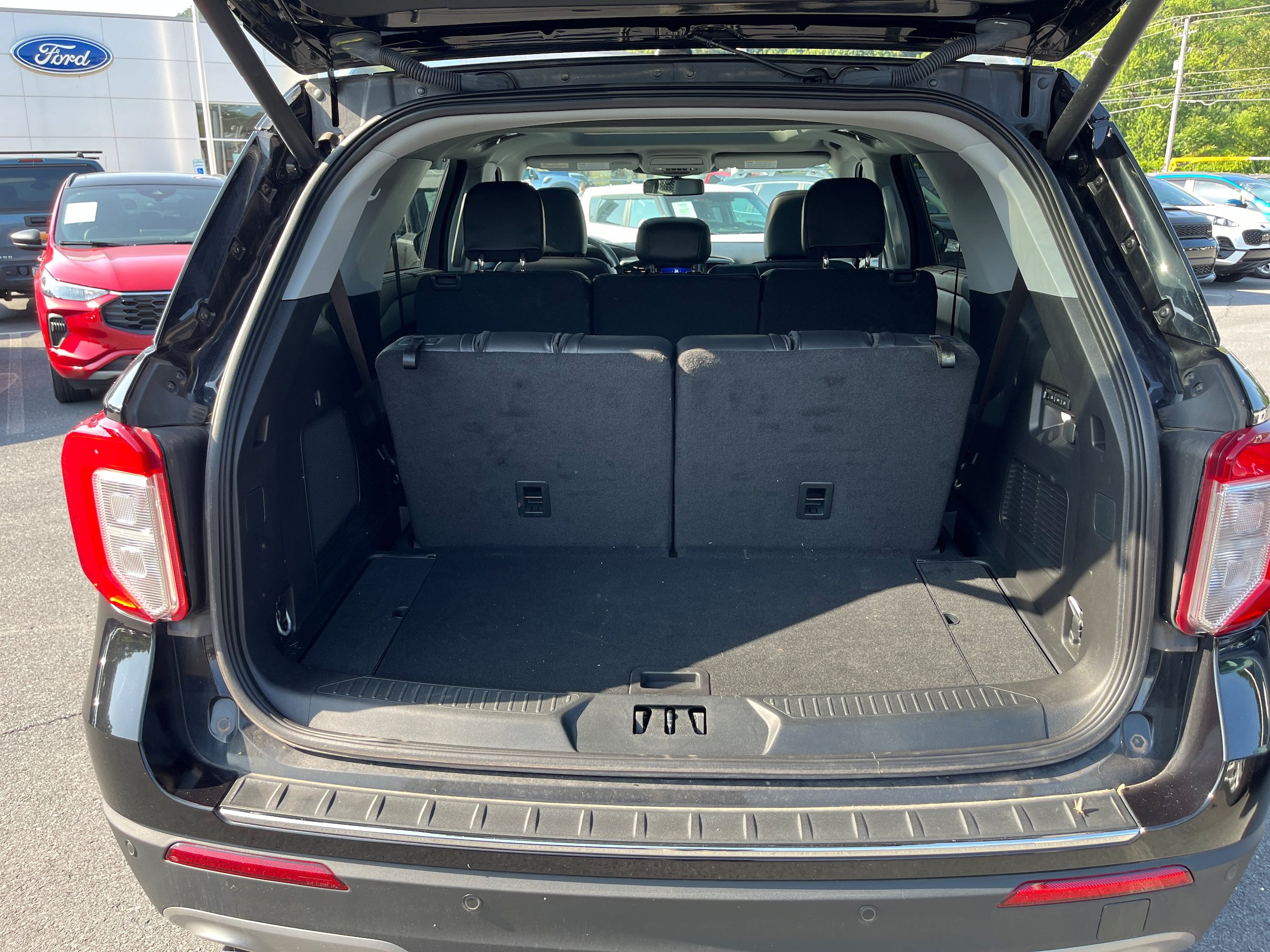 Certified 2023 Ford Explorer Limited w/ Limited Technology Package AWD/4WD image 12