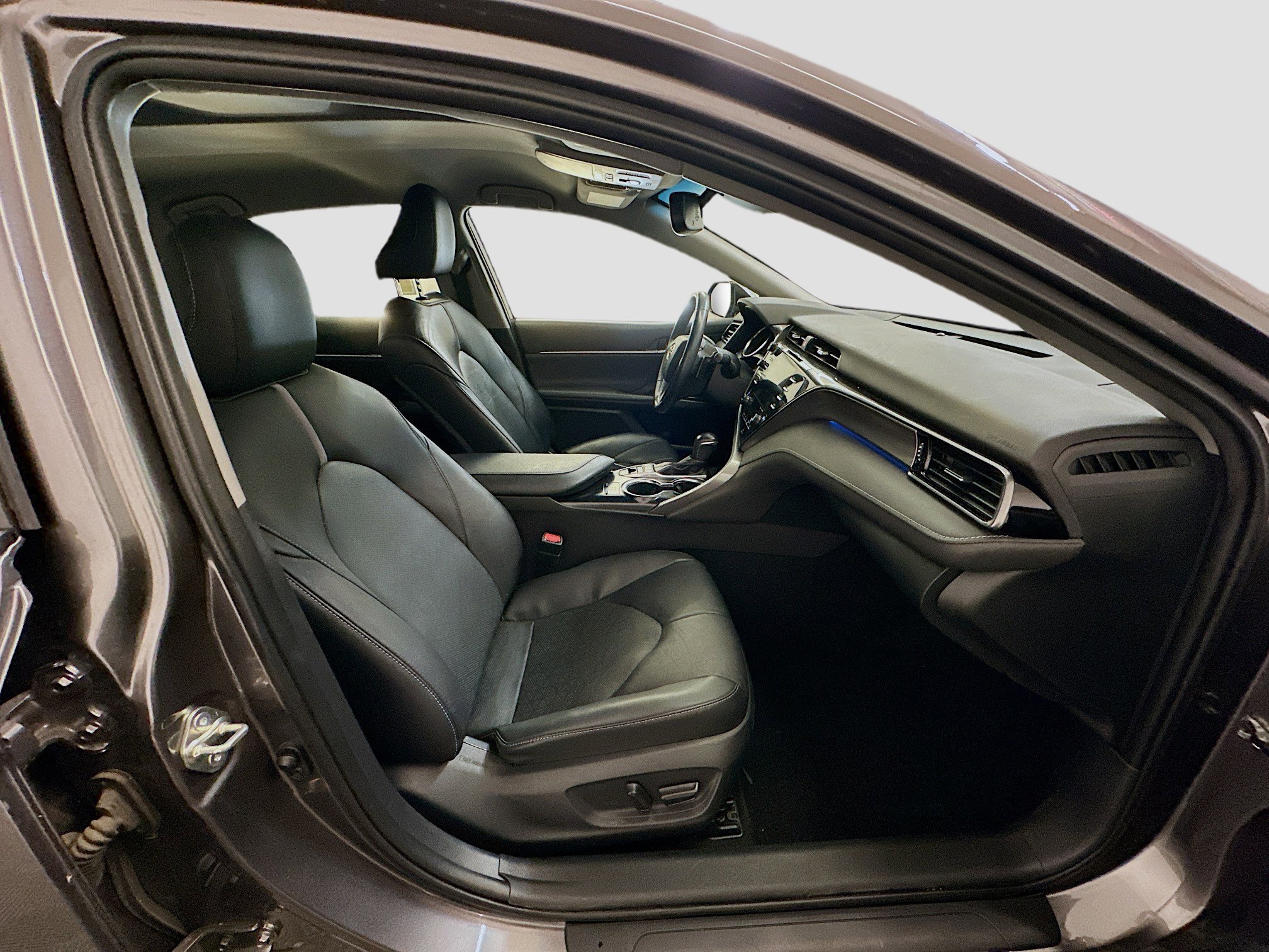 Used 2019 Toyota Camry XSE FWD image 32