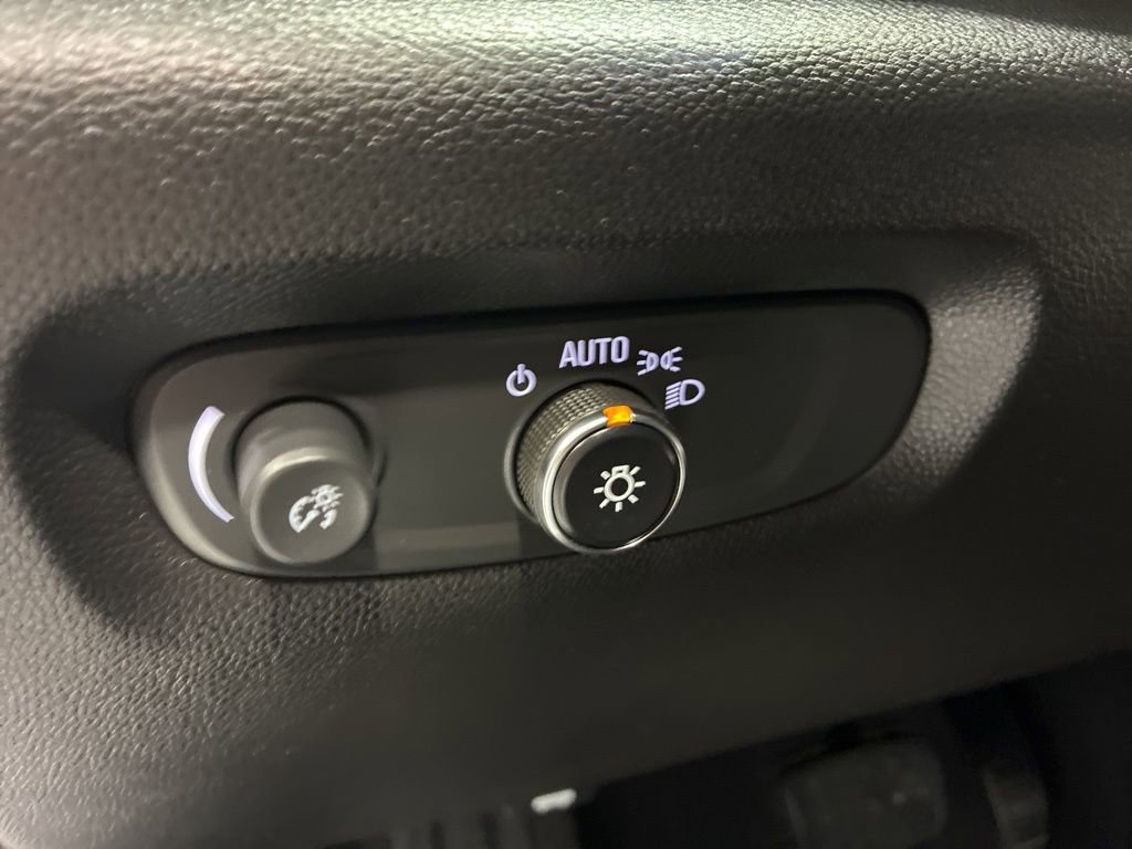 Used 2020 Chevrolet Traverse LS image 17