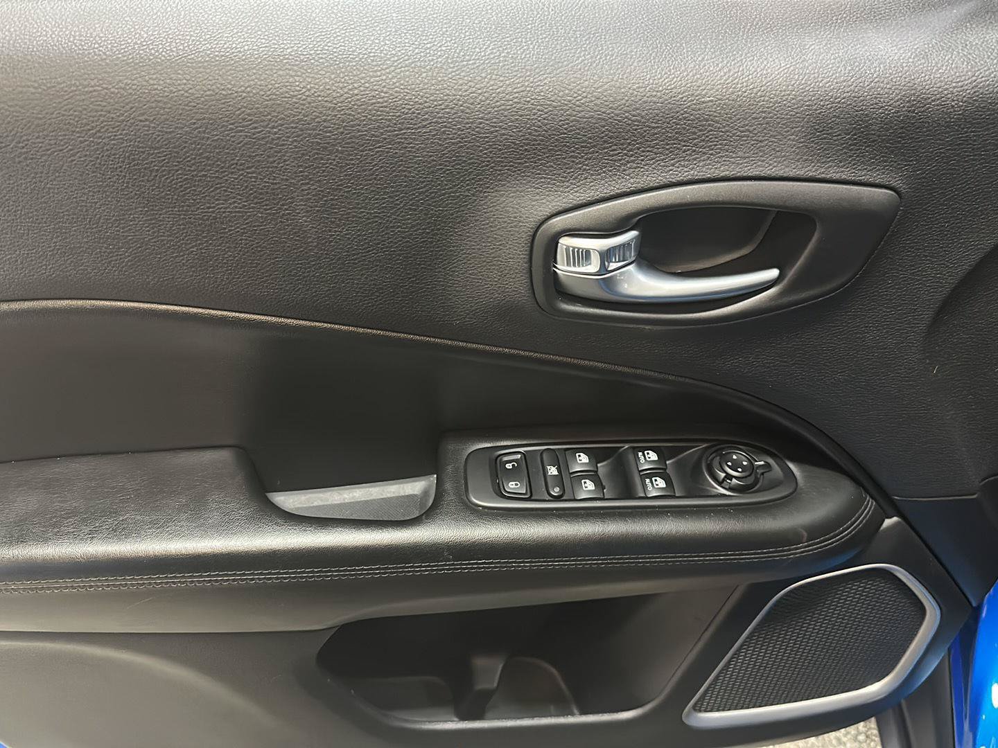 Used 2019 Jeep Compass Latitude AWD/4WD image 17