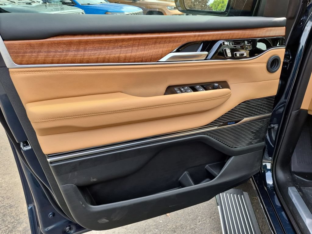 New 2026 Jeep Grand Wagoneer L Summit AWD/4WD image 11