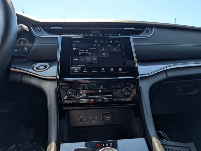 Used 2022 Jeep Grand Cherokee Altitude AWD/4WD image 18