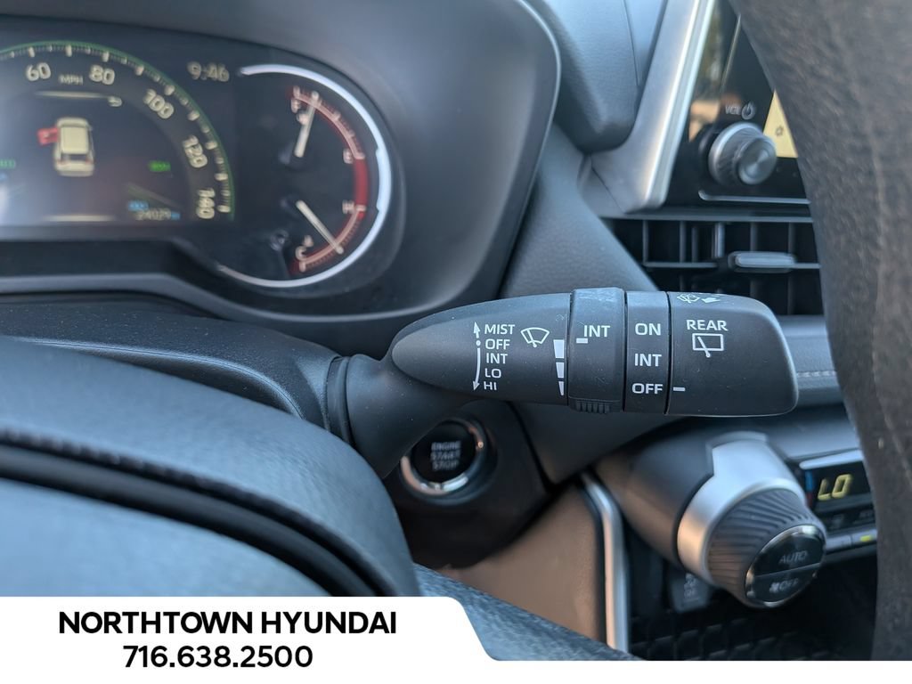 Used 2025 Toyota RAV4 XLE AWD/4WD image 24