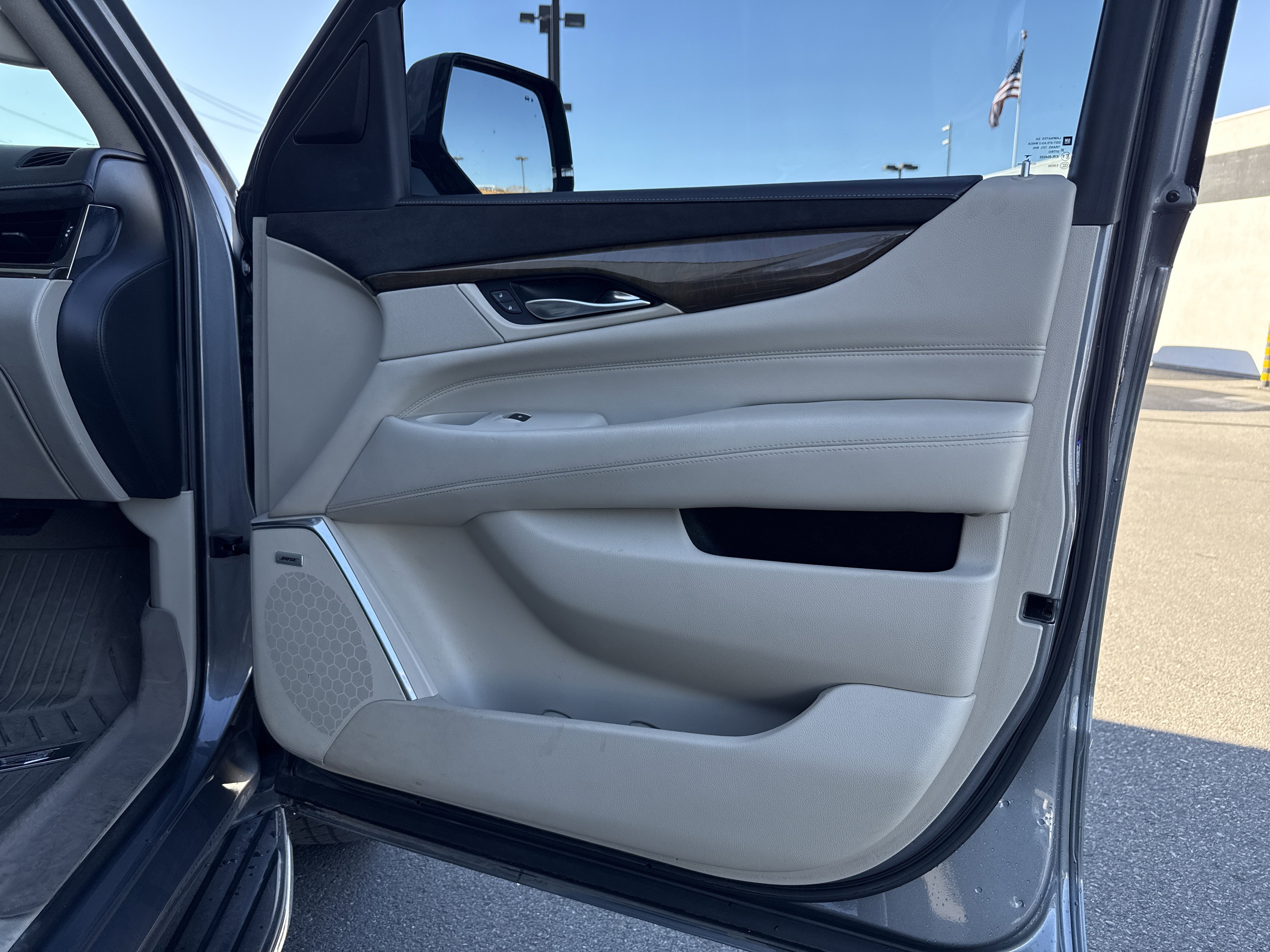 Used 2018 Cadillac Escalade Luxury w/ LPO, Radiant Package image 40