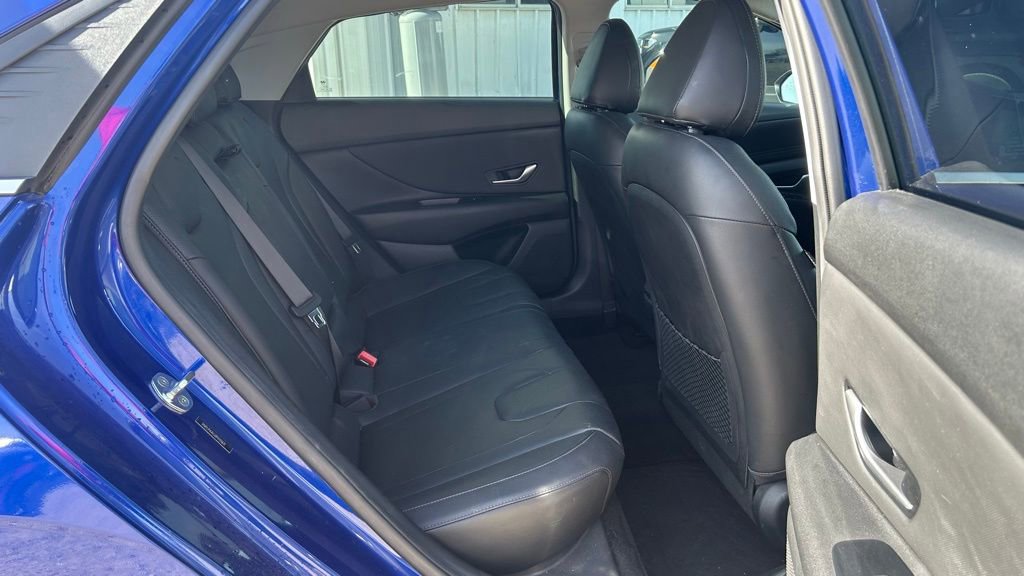 Used 2023 Hyundai Elantra Limited image 24