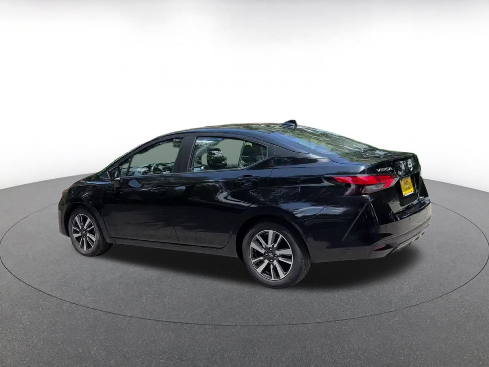 Used 2025 Nissan Versa SV FWD image 9