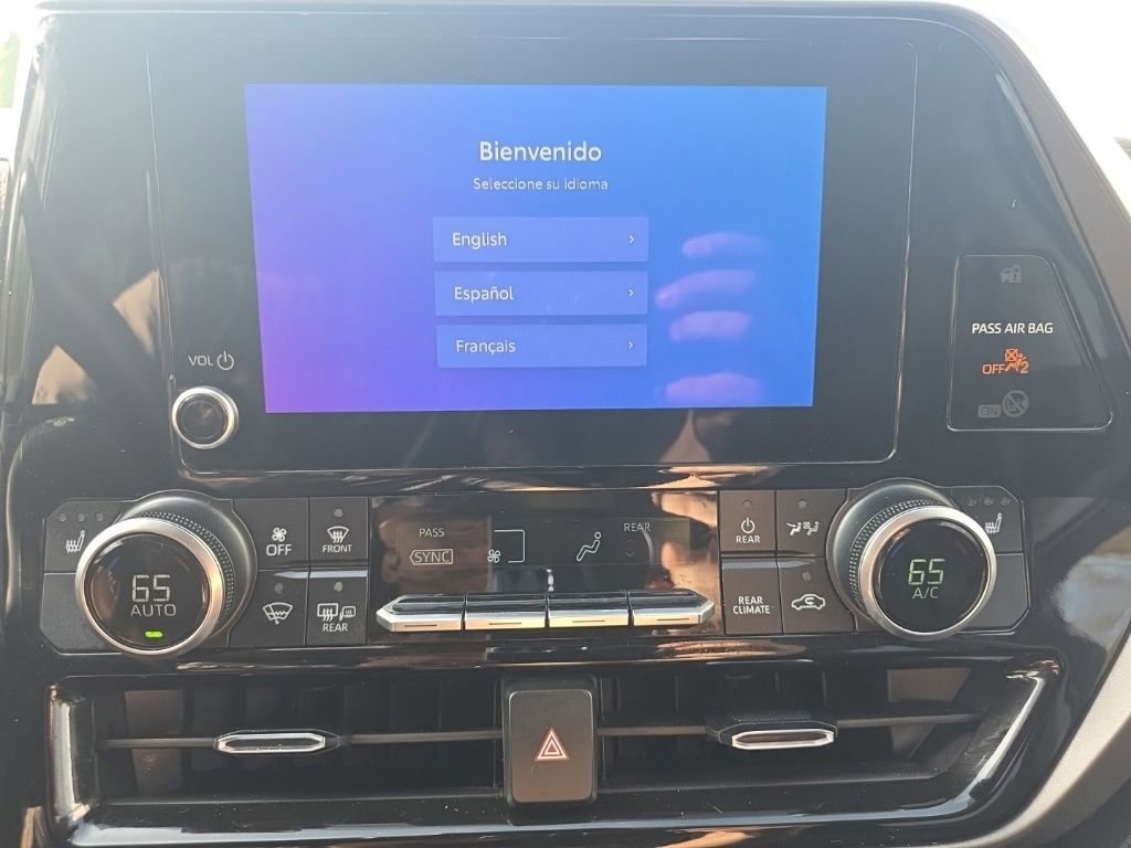 Used 2024 Toyota Highlander XLE image 33