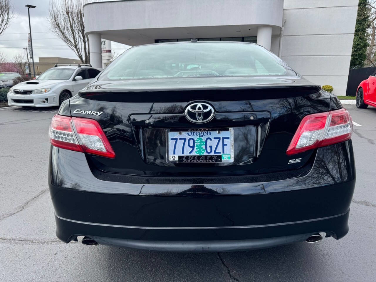 Used 2011 Toyota Camry SE w/ SE/XLE Extra-Value Pkg image 4