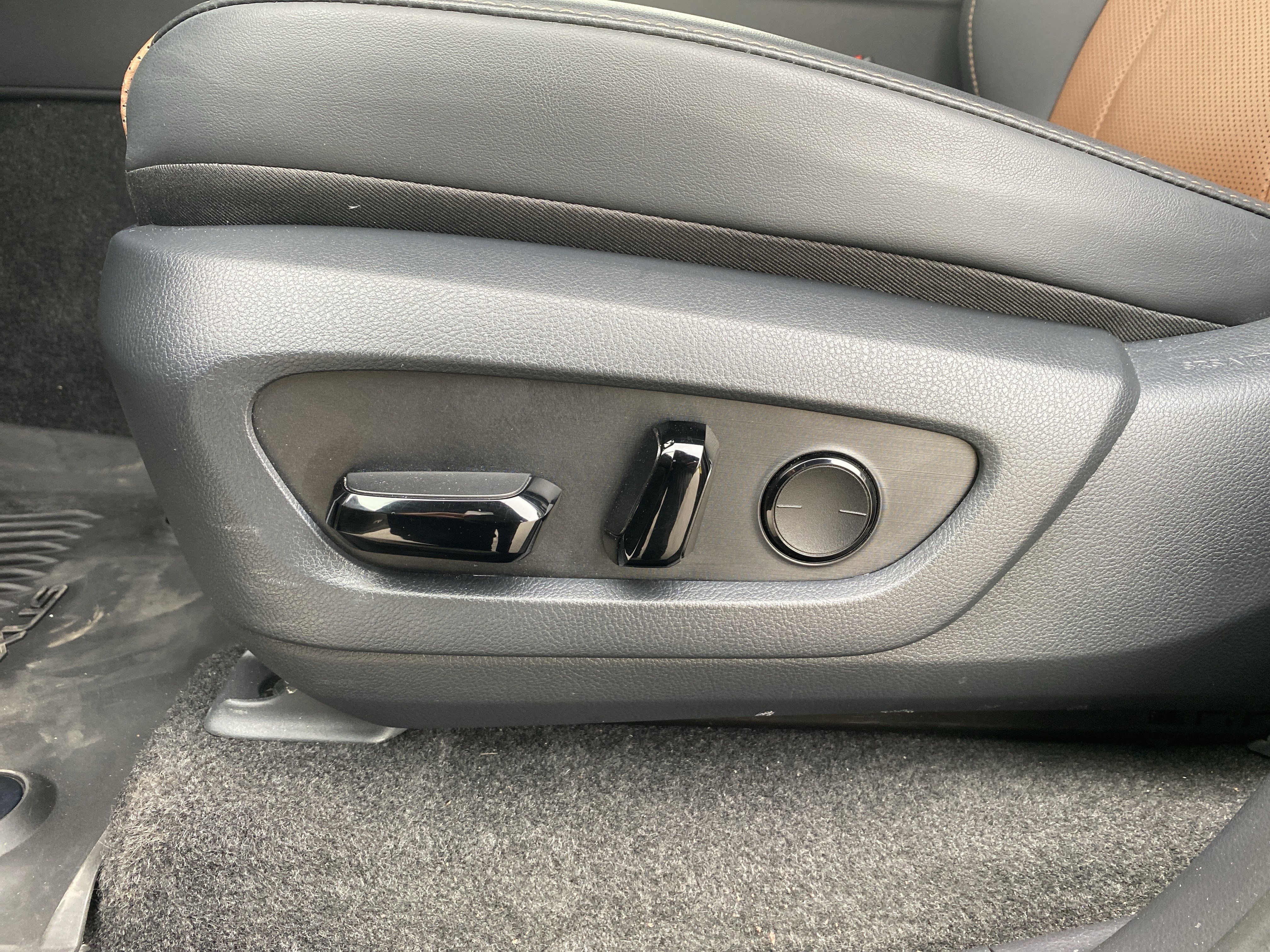 Used 2025 Lexus GX 550 w/ Accessory Package (2T) image 19