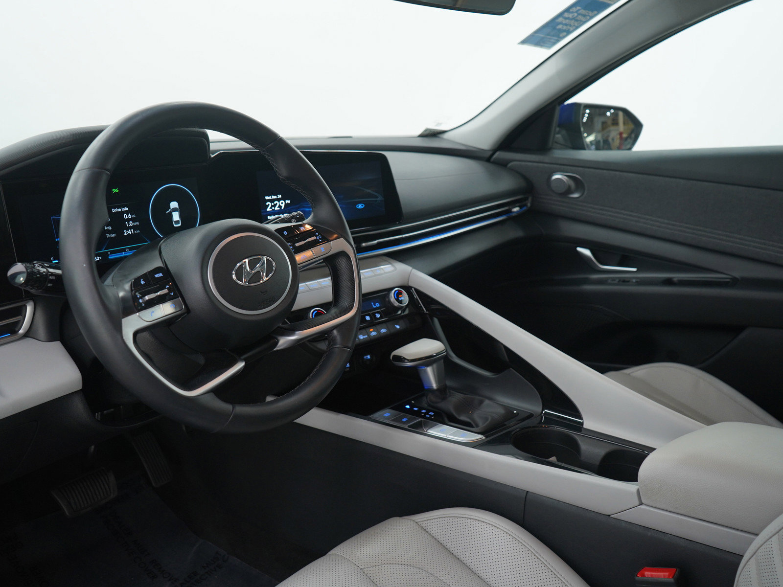 Used 2023 Hyundai Elantra Limited image 23