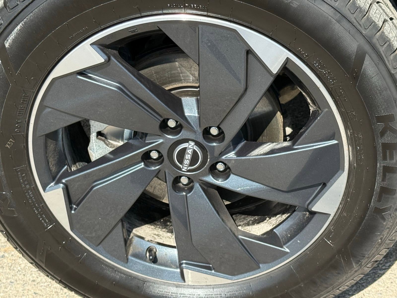 Used 2024 Nissan Rogue SV image 44