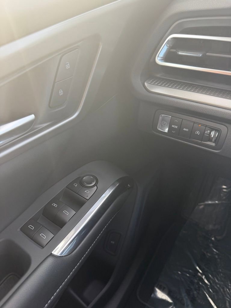 New 2026 Chevrolet Traverse LT w/ Driver Confidence Package image 12