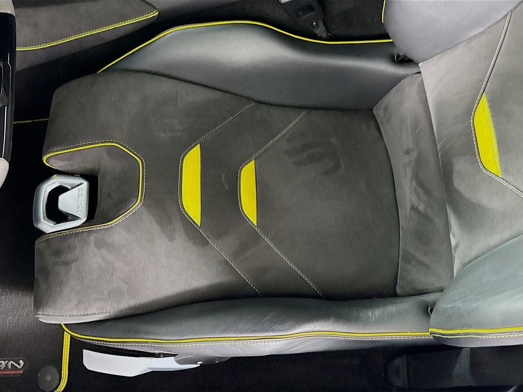 Used 2020 Lamborghini Huracan EVO image 20