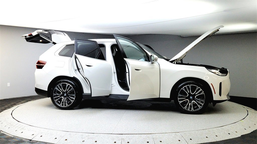 Used 2025 BMW X3 xDrive30i w/ Premium Package image 8